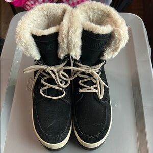 Cougar Black and Cream Winter Boots